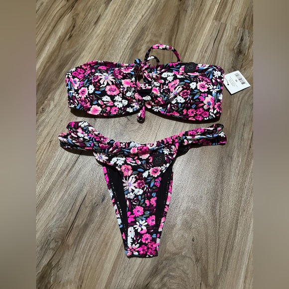 CottonOn Bikini - Picture 2 of 2